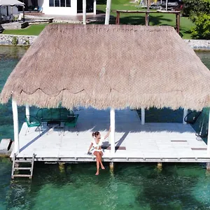 https://royal-palm-bacalar-cabanas-lagoon-club.quintano-roohotels.com